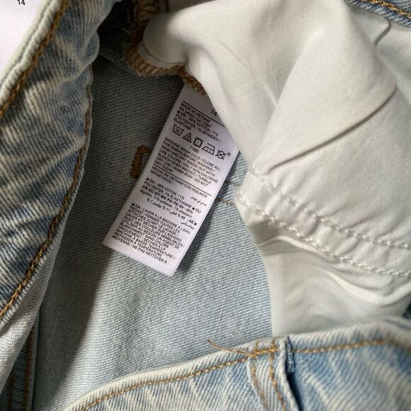 Old Navy Blue Jean Shorts with Distressed Details NWT - Picture 3 of 3